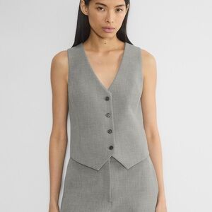 Deniro Vest - (Re)ssential in Heather Dark Gray